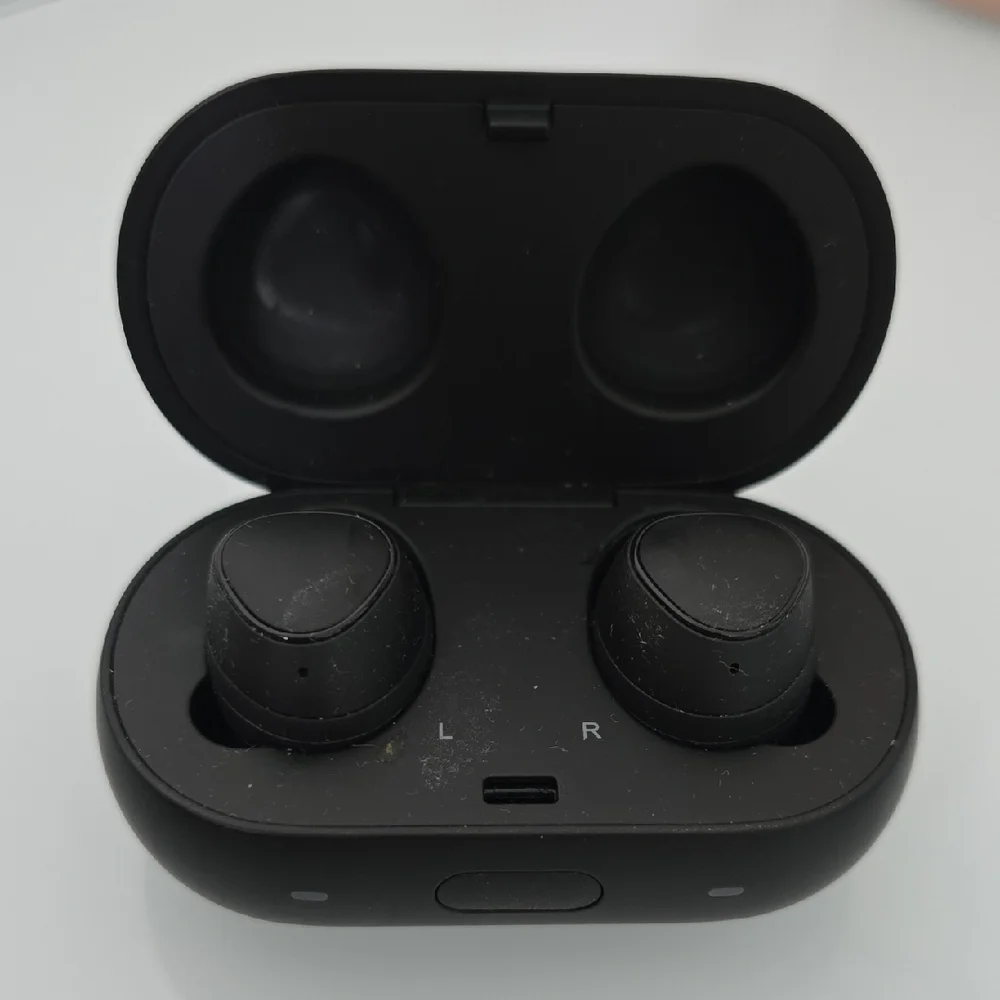 Samsung Wireless Black Earbuds